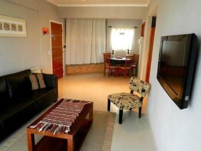 Departamento en alquiler en Villa Gesell. 2 ambientes, 1 baño y capacidad de 2 a 4 personas. A 100 m de la playa