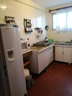 Departamento en alquiler en Villa Gesell. 3 ambientes, 1 baño y capacidad de 4 a 6 personas. A 50 m de la playa