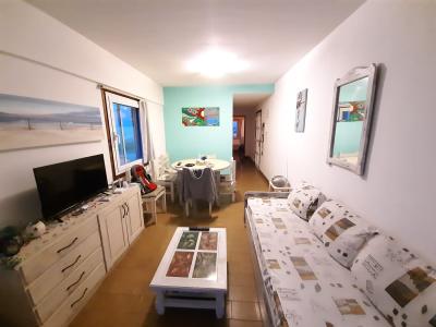 Departamento en alquiler en Villa Gesell. 2 ambientes, 1 baño y capacidad de 2 a 4 personas. A menos de 50 m de la playa