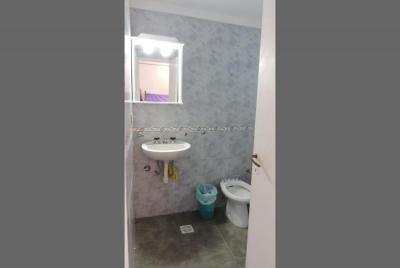 Departamento en alquiler en Villa Gesell. 2 ambientes, 1 baño y capacidad de 5 a 7 personas. 