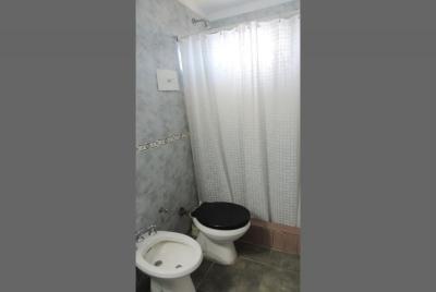 Departamento en alquiler en Villa Gesell. 2 ambientes, 1 baño y capacidad de 5 a 7 personas. 