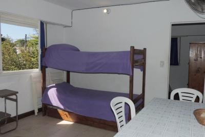 Departamento en alquiler en Villa Gesell. 2 ambientes, 1 baño y capacidad de 5 a 7 personas. 