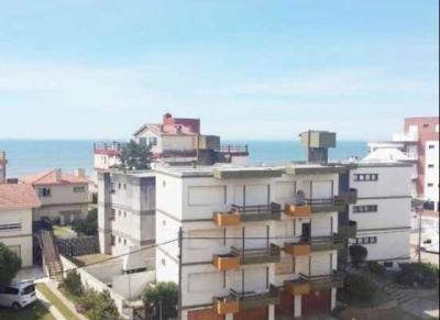 Departamento en alquiler en Villa Gesell. 2 ambientes, 1 baño y capacidad de 2 a 4 personas. A 50 m de la playa