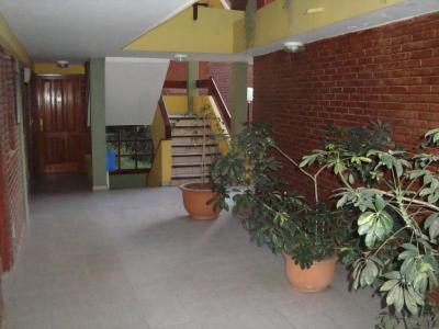 Duplex en alquiler en Villa Gesell. 3 ambientes, 2 baños y capacidad de 4 a 6 personas. A menos de 50 m de la playa