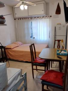 Departamento en alquiler en Villa Gesell. 1 ambientes, 1 baño y capacidad de 1 a 3 personas. A menos de 50 m de la playa