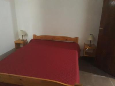 Duplex en alquiler en Villa Gesell. 3 ambientes, 2 baños y capacidad de 4 a 6 personas. 