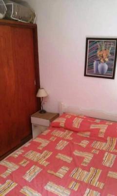 Departamento en alquiler en Villa Gesell. 2 ambientes, 1 baño y capacidad de 2 a 4 personas. A 200 m de la playa