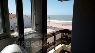 Departamento en alquiler en Villa Gesell. 2 ambientes, 1 baño y capacidad de 2 a 4 personas. A 50 m de la playa