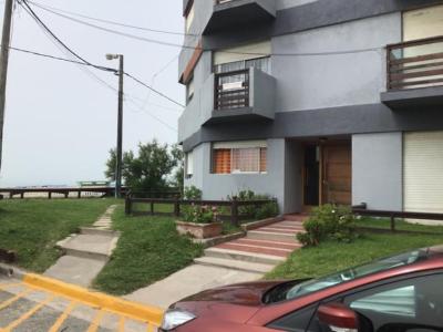 Complejo de Dptos en alquiler en Villa Gesell. 2 ambientes, 1 baño y capacidad de 1 a 4 personas. A 50 m de la playa